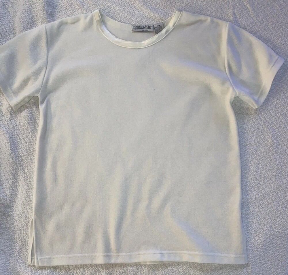 Carolyn Taylor Medium white short sleeve top with ribbon neck line Easy Care